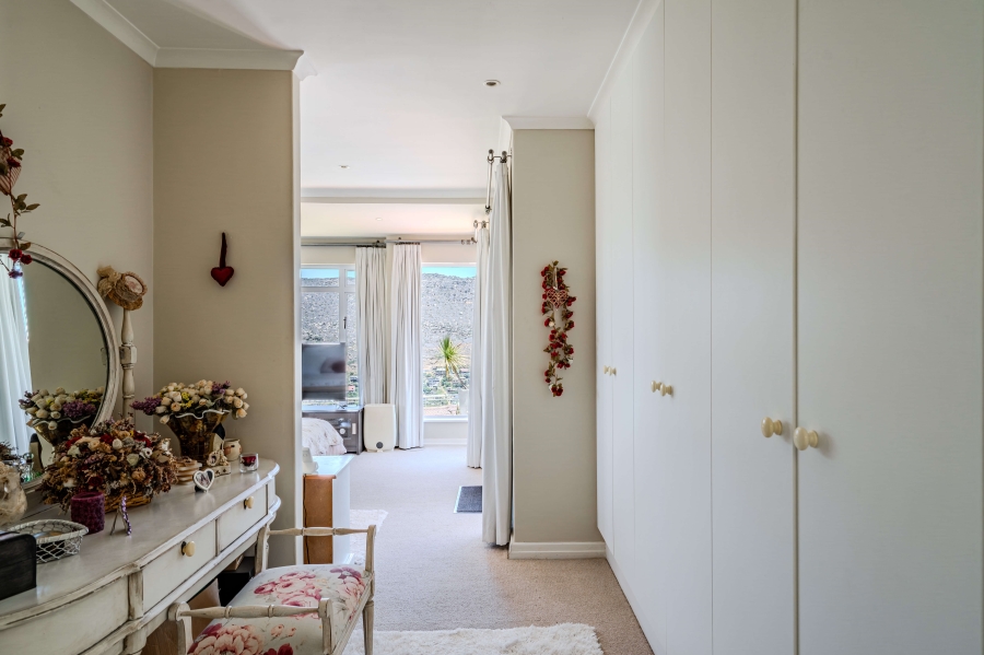 4 Bedroom Property for Sale in Glencairn Heights Western Cape